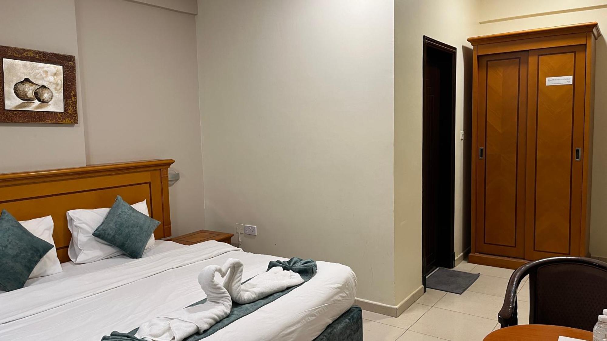 Al Murooj Aparthotel